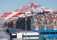 Thương mại toàn cầu tụt dốc, giá cước vận tải biển từ châu Á sang Mỹ giảm 90%
